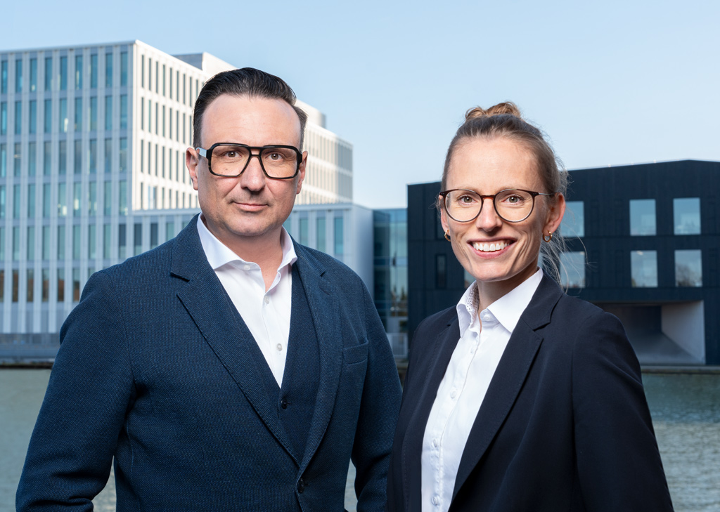 Die geschäftsführenden Gesellschafter:innen von ais, Franziska Kalverkamp und Alexander Brennemann Mehr Informationen zur ais Ingenieurgesellschaft und den geschäftsführenden Gesellschafter:innen